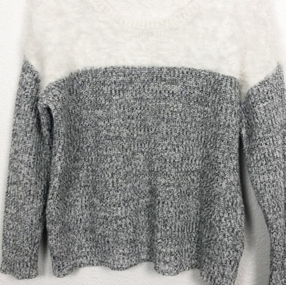 Vince Camuto sweater - Picture 2 of 2